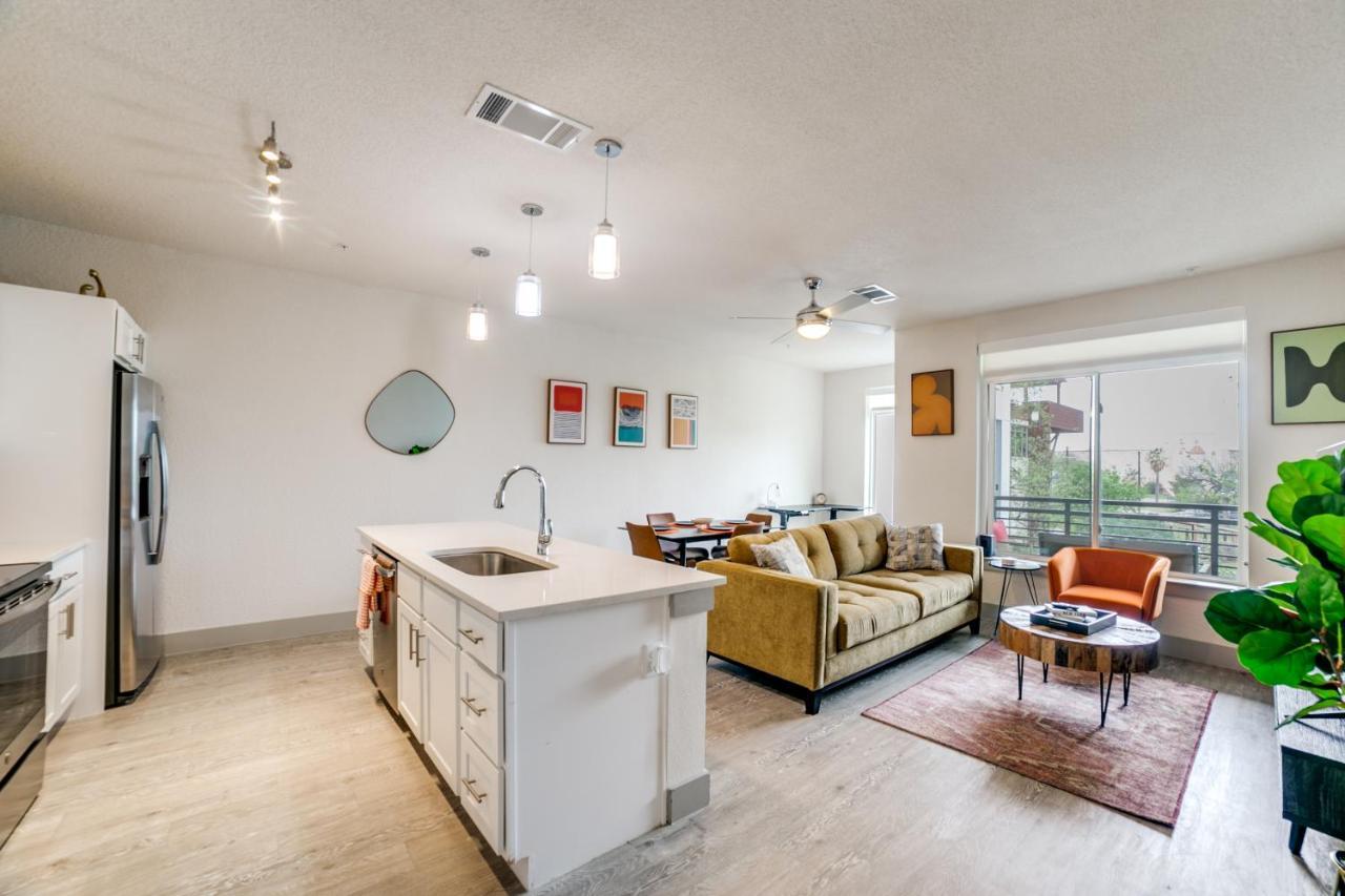 Downtown Apartment With Riverwalk Views Free Parking Pet Friendly Centrally Located On The Riverwalk San Antonio Buitenkant foto