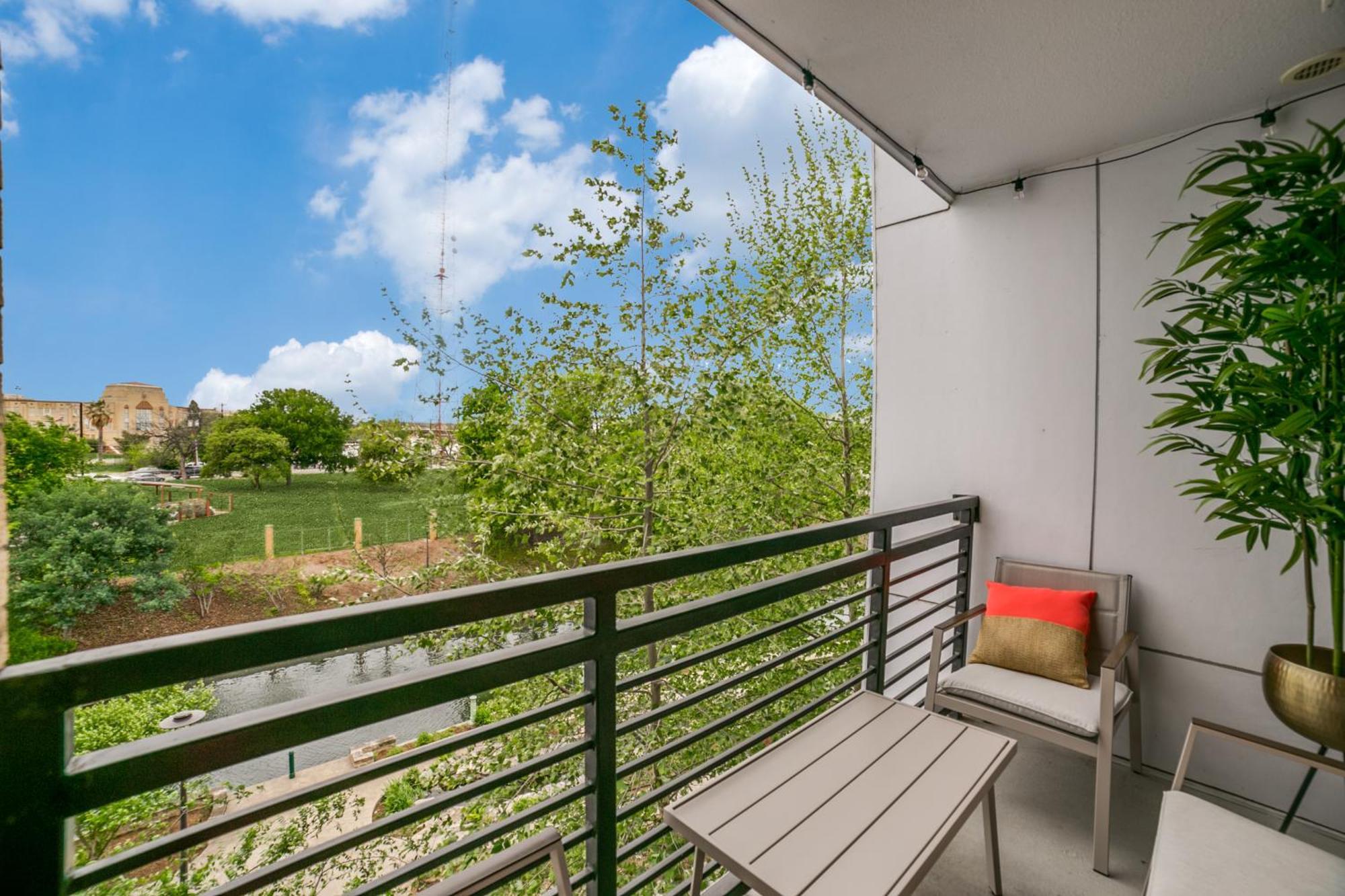 Downtown Apartment With Riverwalk Views Free Parking Pet Friendly Centrally Located On The Riverwalk San Antonio Buitenkant foto